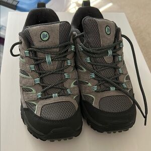 Merrell womens Gray and Black Hiking Shoes 10 wide